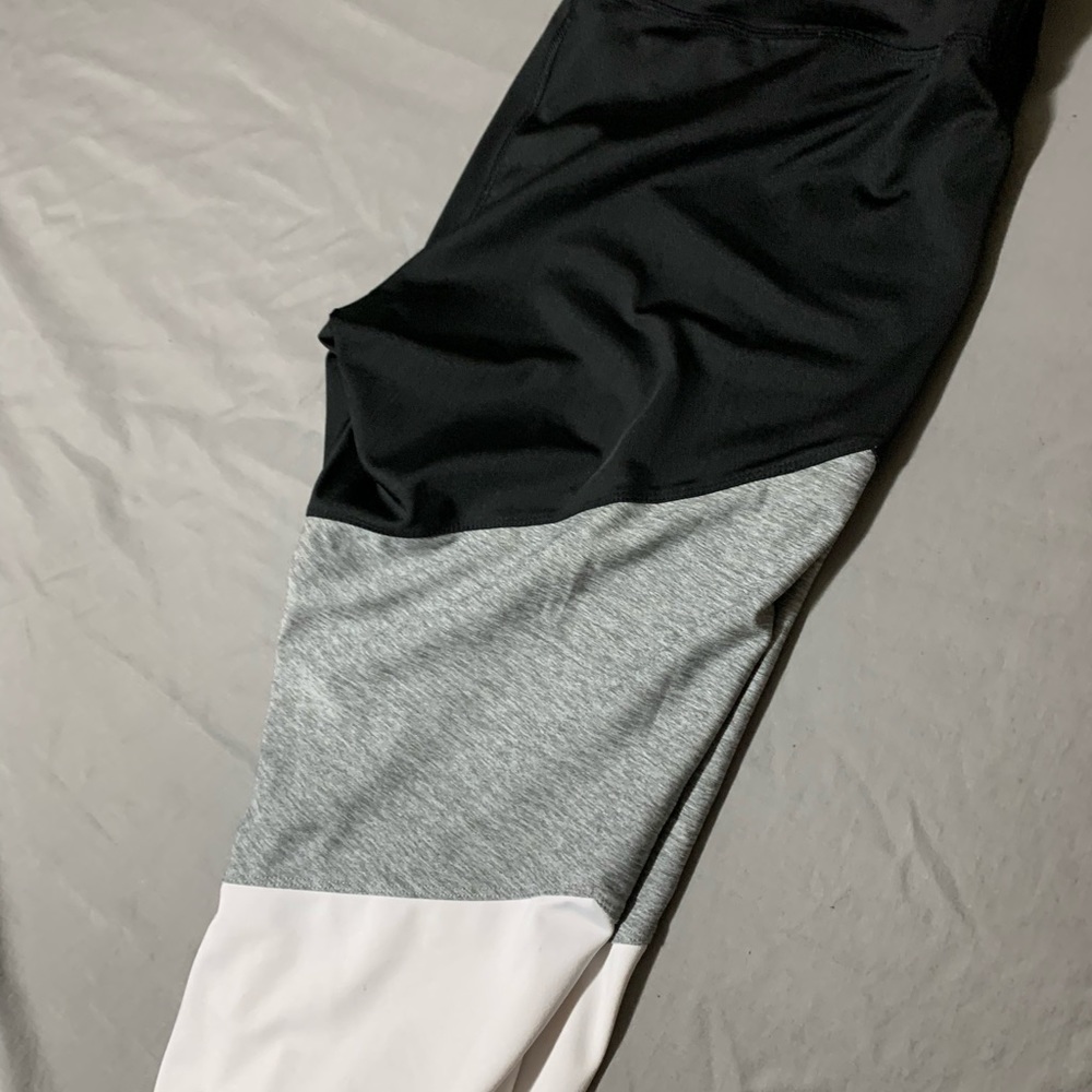 Capri length work out leggings